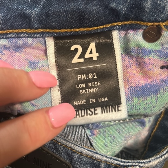PARADISE MINE by ARITZIA jeans, low rise skinny, size 24, ripped knees - Picture 10 of 10